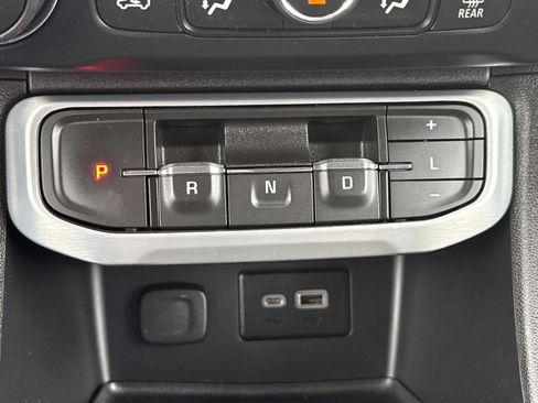 Used 2021 GMC Acadia SLE w/ Driver Convenience Package AWD/4WD image 19