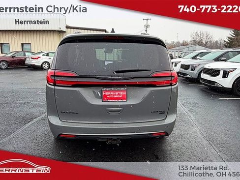 Used 2023 Chrysler Pacifica Touring-L w/ Road Tripper Package image 31