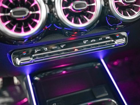 Certified 2023 Mercedes-Benz GLB 250 image 23