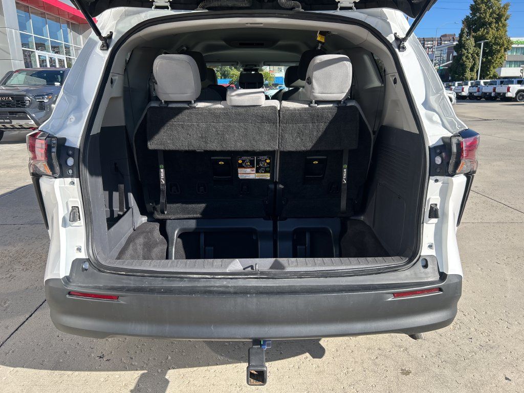Certified 2022 Toyota Sienna LE FWD image 15