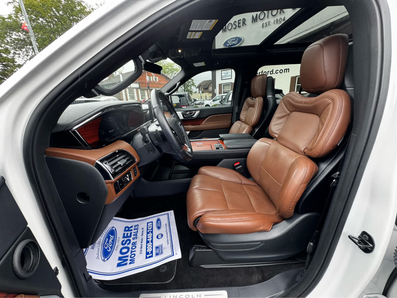 Used 2024 Lincoln Navigator L Reserve AWD/4WD image 2