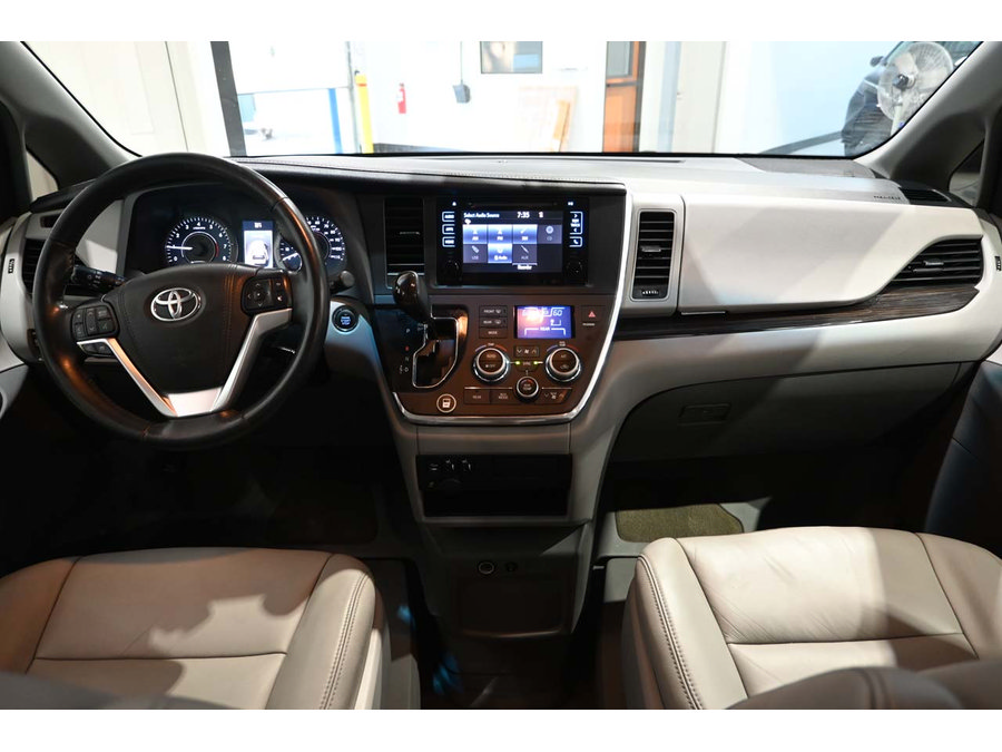 Used 2015 Toyota Sienna XLE w/ XLE Navigation Package FWD image 22