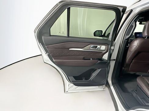 Used 2025 Ford Explorer Platinum w/ LUX Leather Package image 28