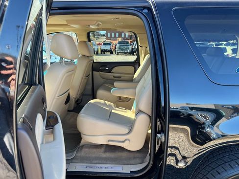 Used 2013 GMC Yukon XL Denali image 16