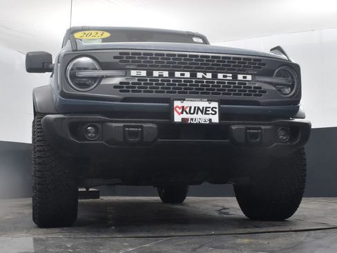 Used 2023 Ford Bronco Badlands w/ Sasquatch Package AWD/4WD image 39