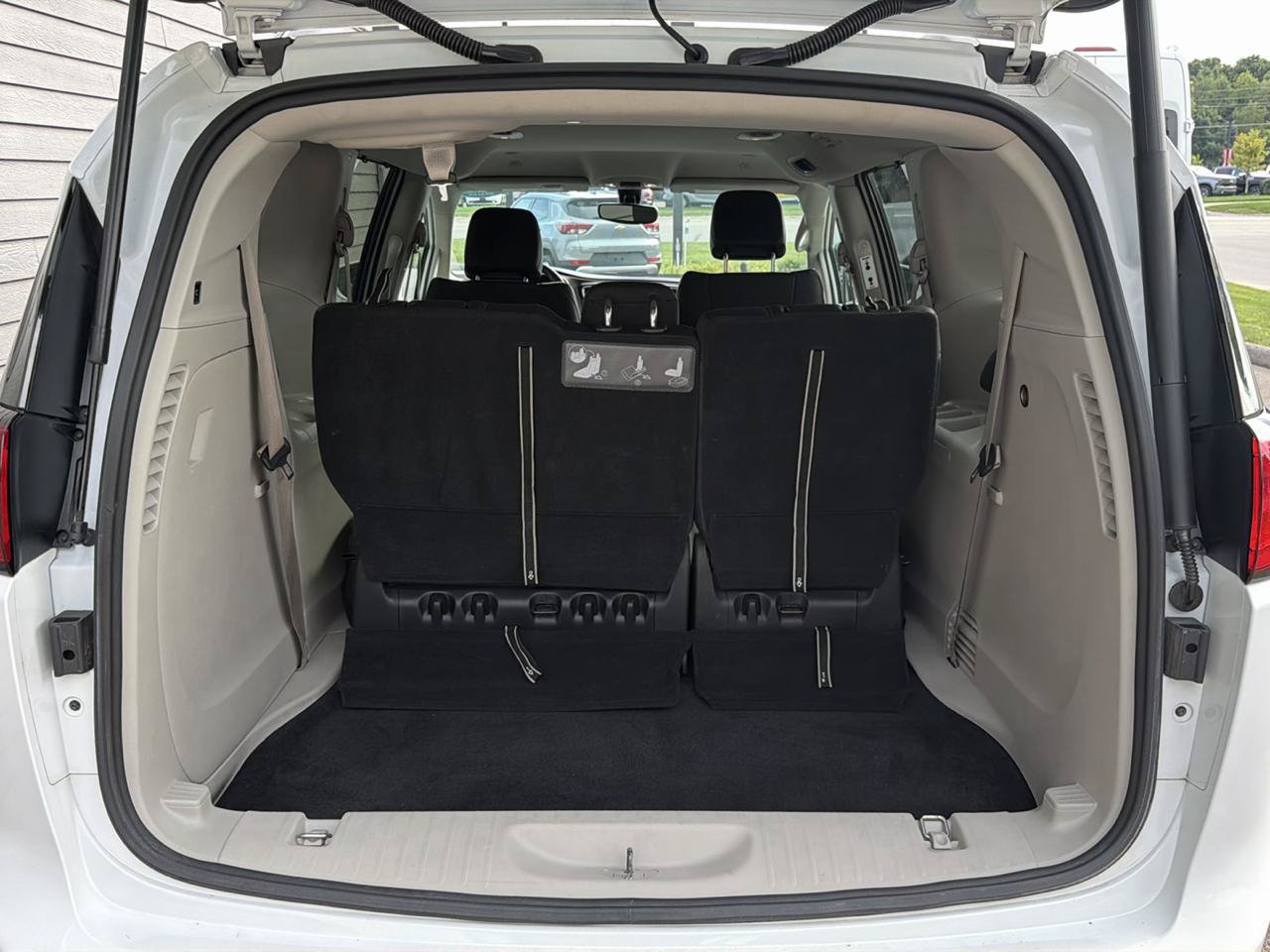 Used 2018 Chrysler Pacifica Touring-L FWD image 22