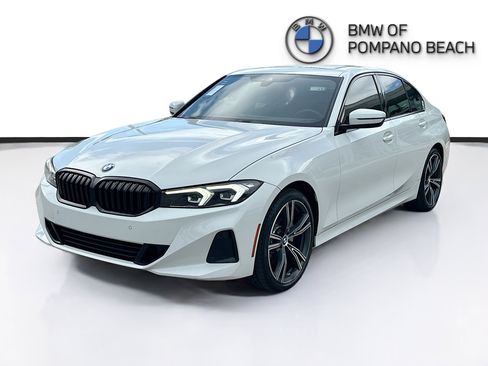 Used 2023 BMW 330i Sedan w/ Driving Assistance Package RWD image 3