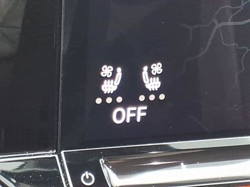 Used 2024 Volkswagen Atlas SE w/ Panoramic Sunroof Package image 17