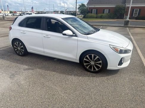 Used 2018 Hyundai Elantra GT w/ Style Package 02 FWD image 3