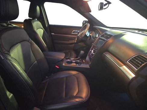 Used 2018 Ford Explorer Limited image 15