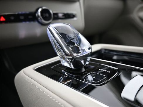 New 2026 Volvo XC90 B6 Ultra image 12