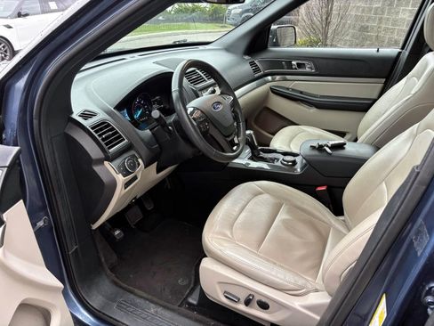 Used 2018 Ford Explorer XLT w/ Equipment Group 202A AWD/4WD image 23