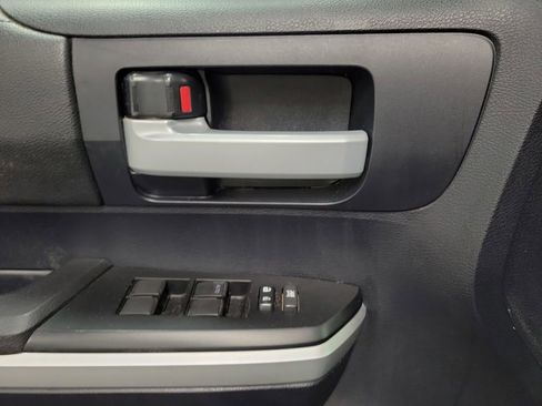 Used 2016 Toyota Tundra SR5 image 18