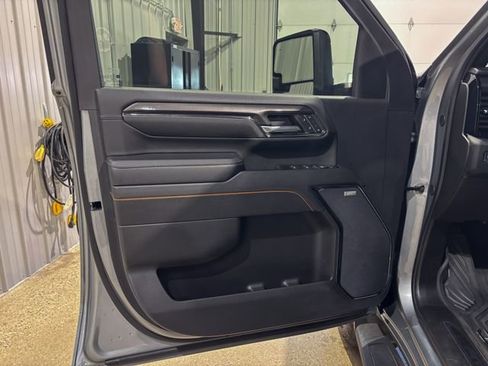Used 2024 GMC Sierra 2500 AT4 w/ Technology Package AWD/4WD image 10