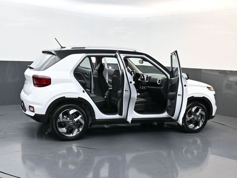 Certified 2025 Hyundai Venue Limited image 28