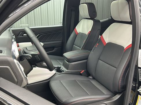 Used 2024 GMC Canyon AT4X image 30