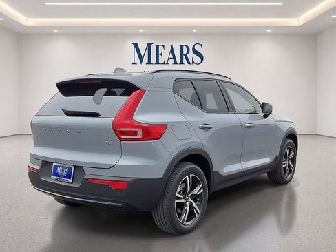 New 2026 Volvo XC40 B4 Core FWD image 5