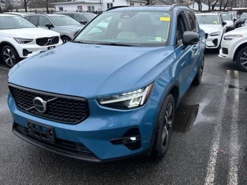 Used 2023 Volvo XC40 B5 Plus w/ Driver Assist Package image 1