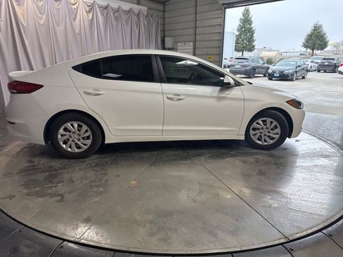 Used 2018 Hyundai Elantra SE image 4