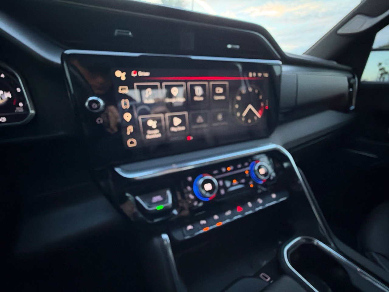 Used 2023 GMC Sierra 1500 Denali w/ Technology Package AWD/4WD image 10