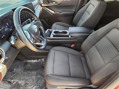 Used 2025 Chevrolet Equinox LT w/ Safety and Technology Package image 13