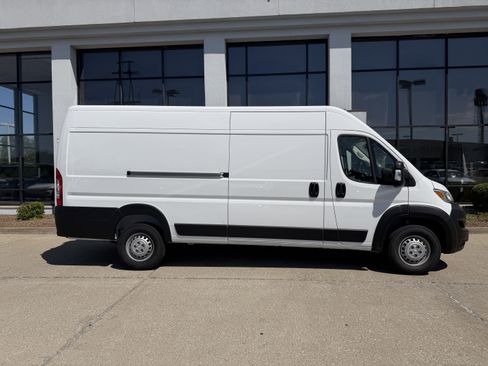 New 2025 RAM ProMaster 3500 w/ Cold Weather Group FWD image 2