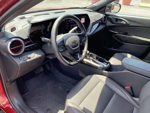 Certified 2024 Chevrolet Trax RS FWD image 10