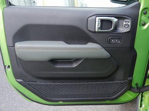 New 2025 Jeep Gladiator Mojave w/ Convenience Group image 14