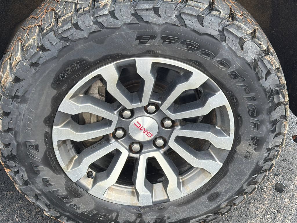 Used 2022 GMC Sierra 1500 AT4 w/ AT4 Carbonpro Edition AWD/4WD image 12