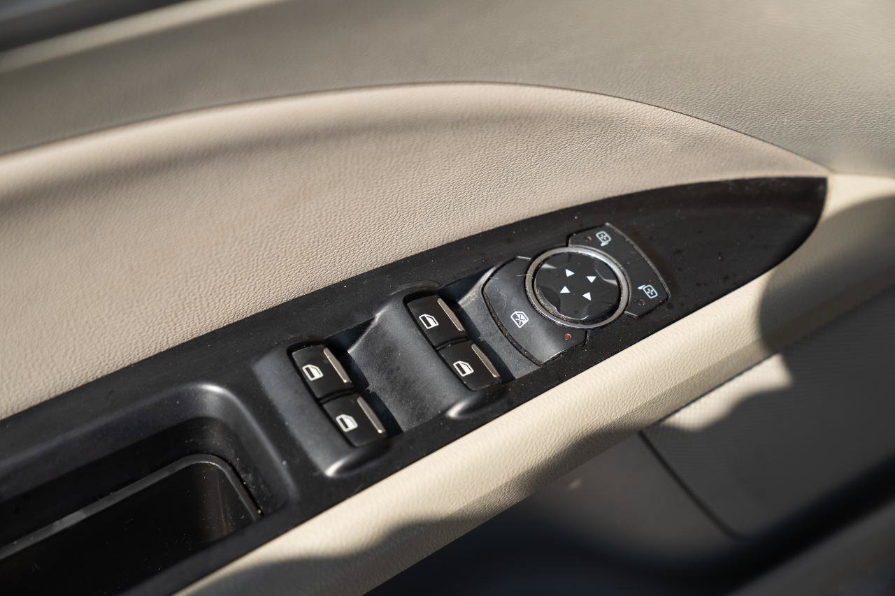 Used 2020 Ford Fusion SEL FWD image 17