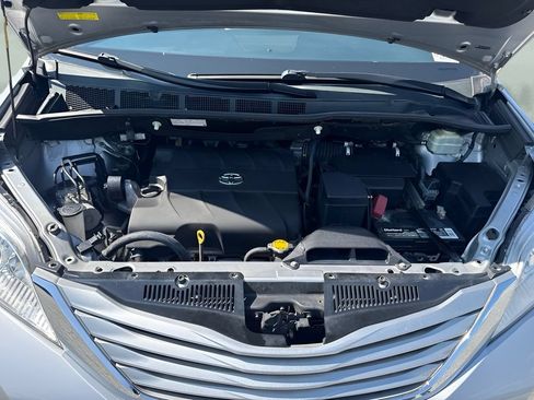 Used 2015 Toyota Sienna LE FWD image 17