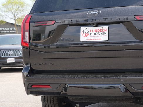 Used 2025 Ford Expedition Platinum w/ Stealth Performance Package AWD/4WD image 12
