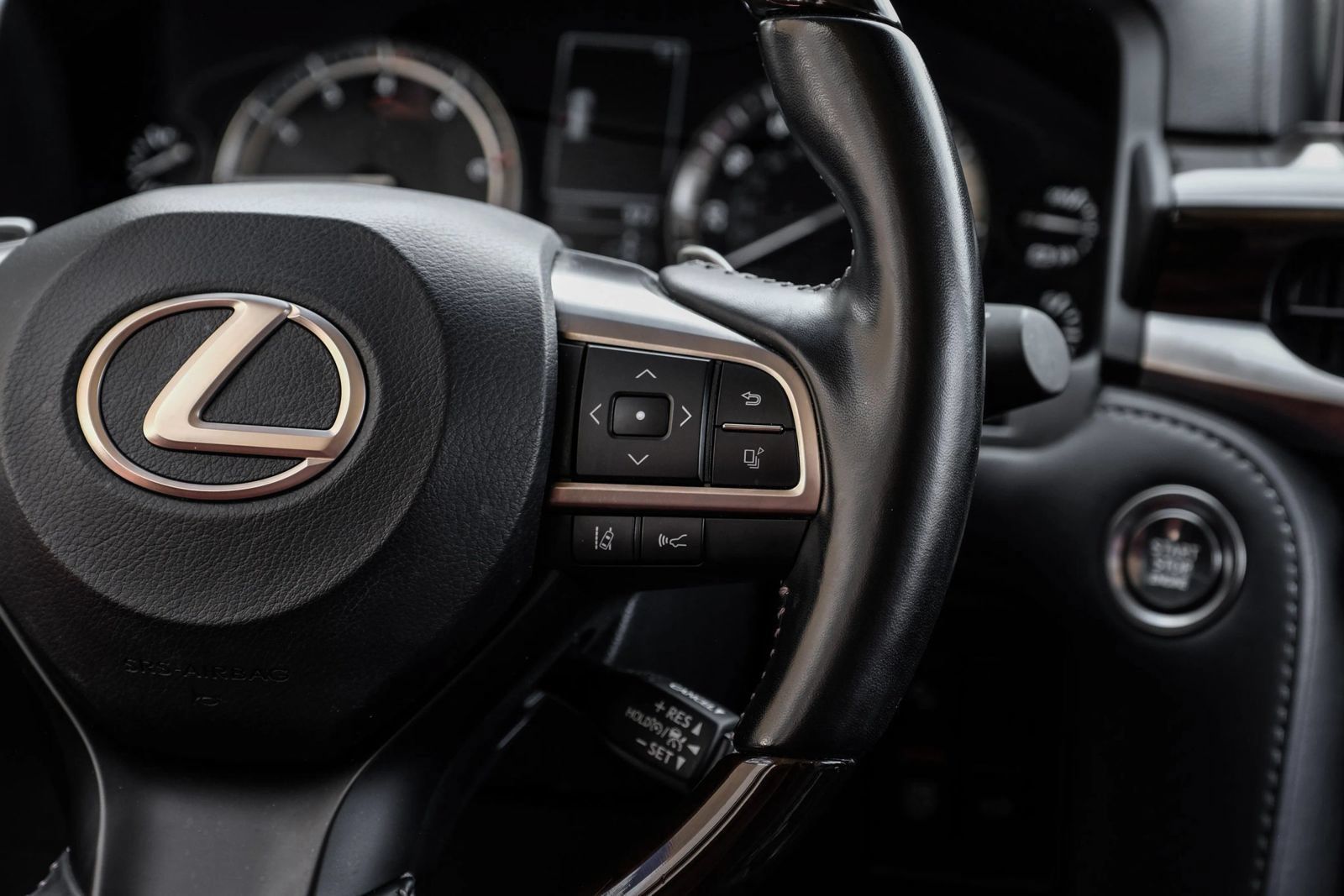 Used 2021 Lexus LX 570 4WD w/ Luxury Package image 18