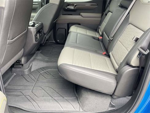 Used 2023 Chevrolet Silverado 1500 ZR2 w/ Technology Package image 4