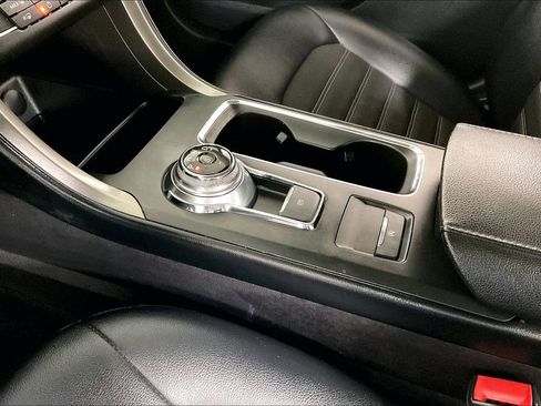 Used 2017 Ford Fusion SE w/ Equipment Group 201A image 15