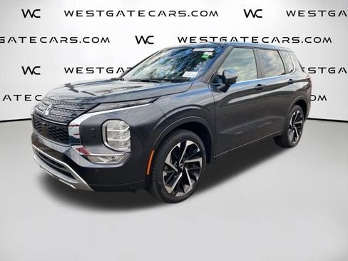 Used 2024 Mitsubishi Outlander SE image 1