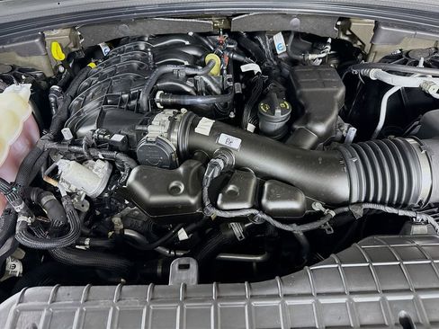 Used 2023 Jeep Grand Cherokee Altitude image 32