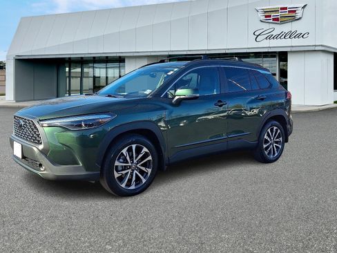 Used 2022 Toyota Corolla Cross XLE w/ Convenience Package image 3