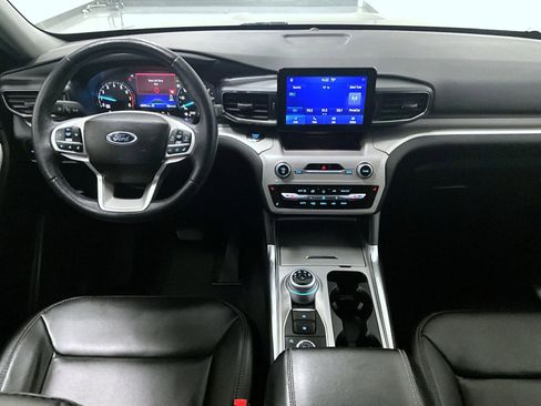 Used 2023 Ford Explorer XLT w/ Equipment Group 202A image 12