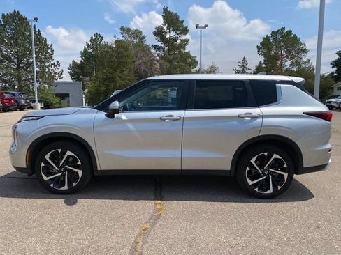 Used 2024 Mitsubishi Outlander SE AWD/4WD image 2