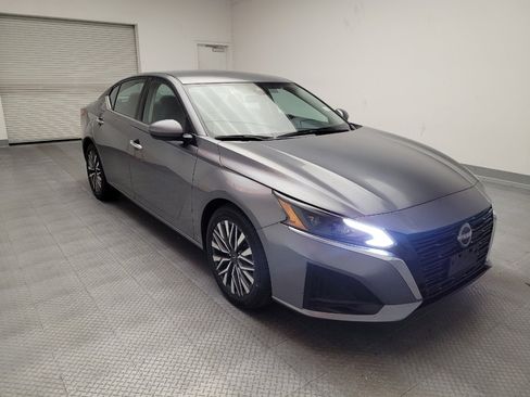 Used 2023 Nissan Altima 2.5 SV image 13