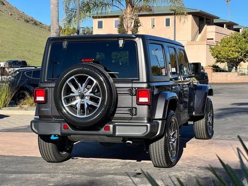 Used 2024 Jeep Wrangler Unlimited image 12