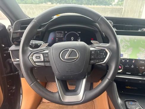 Used 2024 Lexus RZ 450e Premium AWD/4WD image 8
