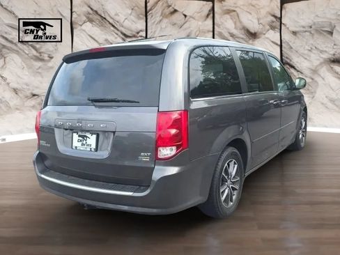 Used 2017 Dodge Grand Caravan SXT FWD image 5