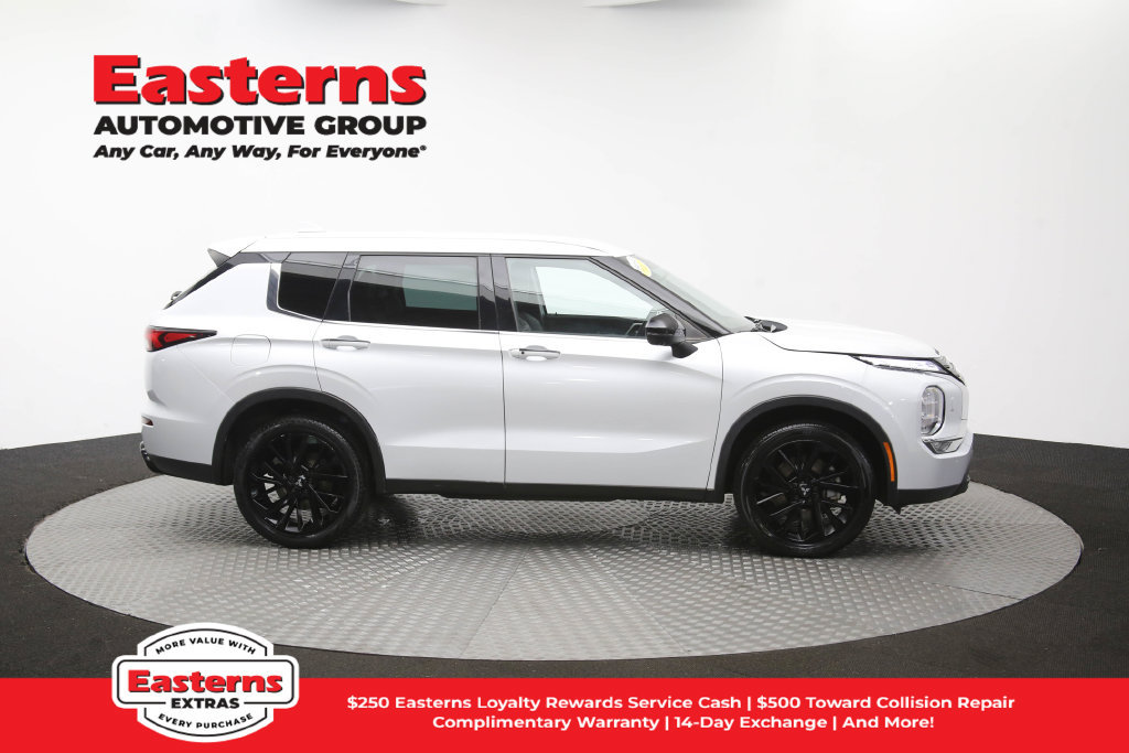 Used 2023 Mitsubishi Outlander SE AWD/4WD image 47