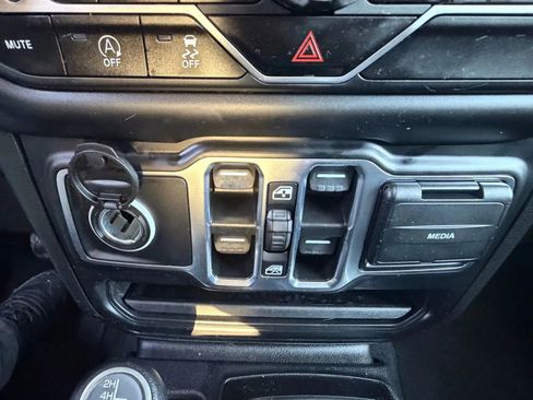 Used 2021 Jeep Wrangler Unlimited Sport AWD/4WD image 29
