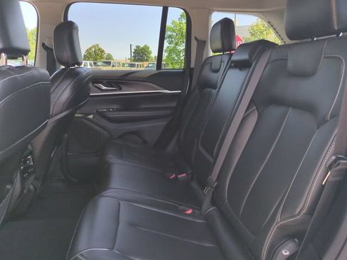 Used 2023 Jeep Grand Cherokee Limited AWD/4WD image 14