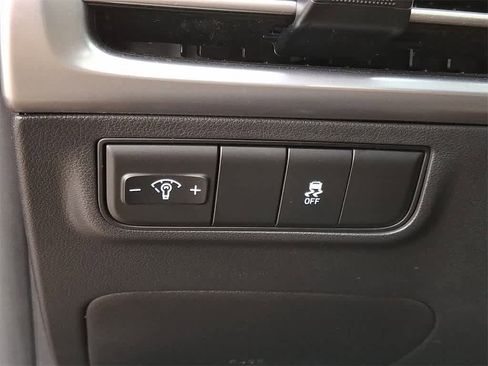 Certified 2025 Hyundai Tucson SE image 24