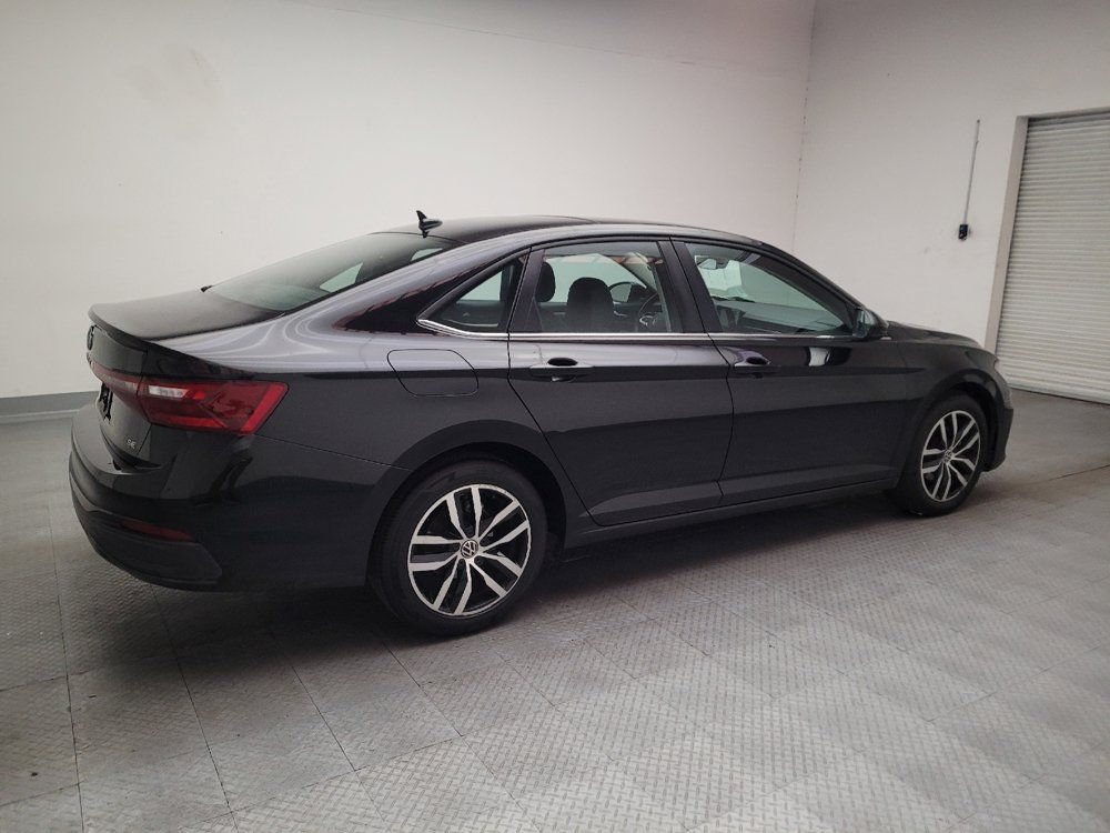 Used 2025 Volkswagen Jetta SE FWD image 10