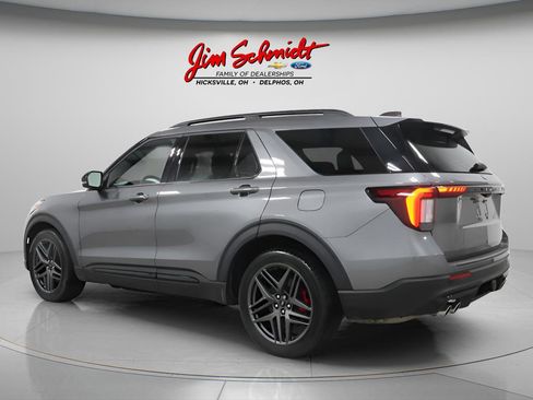 Used 2025 Ford Explorer ST AWD/4WD image 4